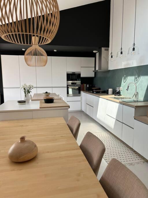 Belle Maison Contemporaine Ampus Exteriör bild