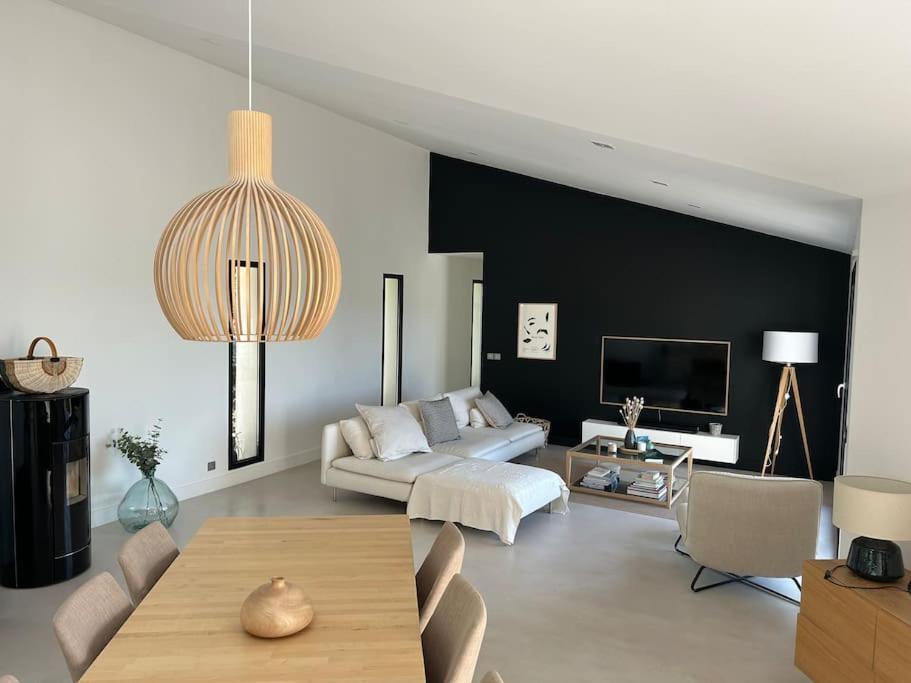 Belle Maison Contemporaine Ampus Exteriör bild